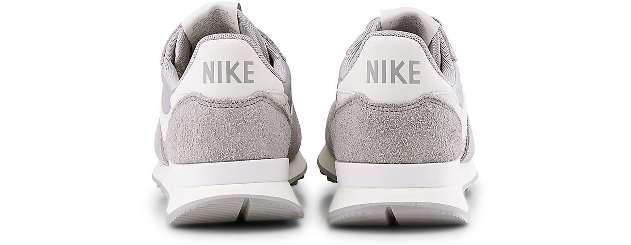 INTERNATIONALIST W INTERNATIONALIST W