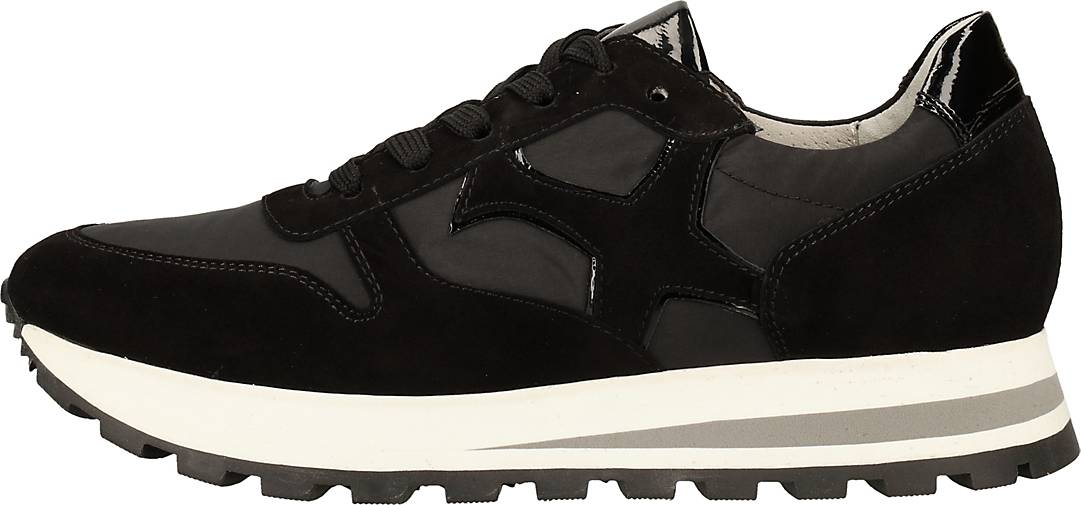 peter sneaker